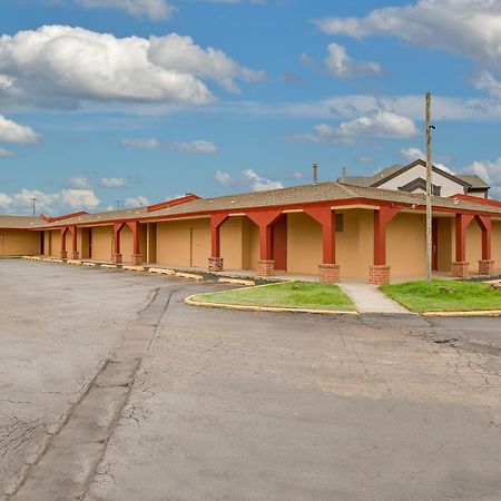 Travelers Inn Midwest City Exterior photo
