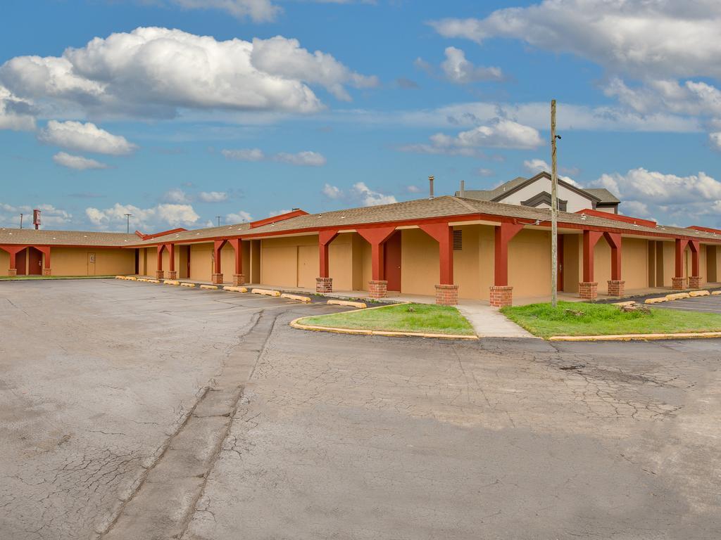 Travelers Inn Midwest City Exterior photo