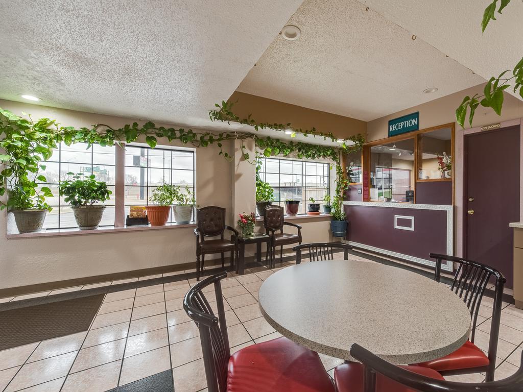 Travelers Inn Midwest City Exterior photo