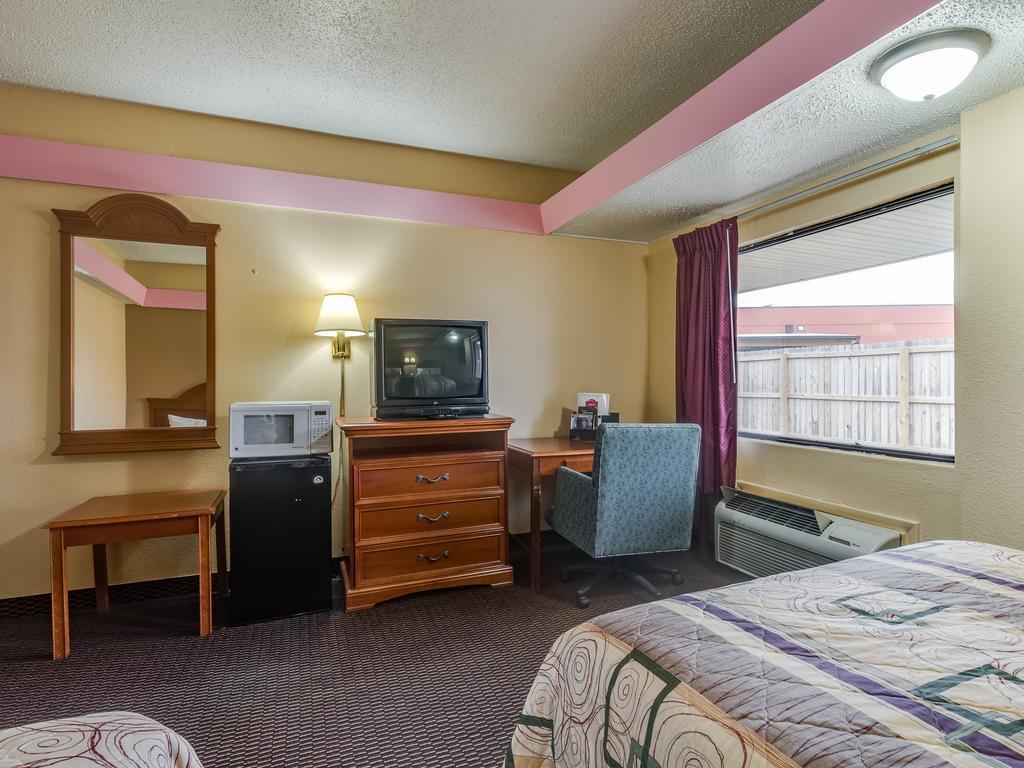 Travelers Inn Midwest City Exterior photo