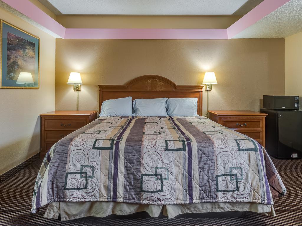 Travelers Inn Midwest City Exterior photo