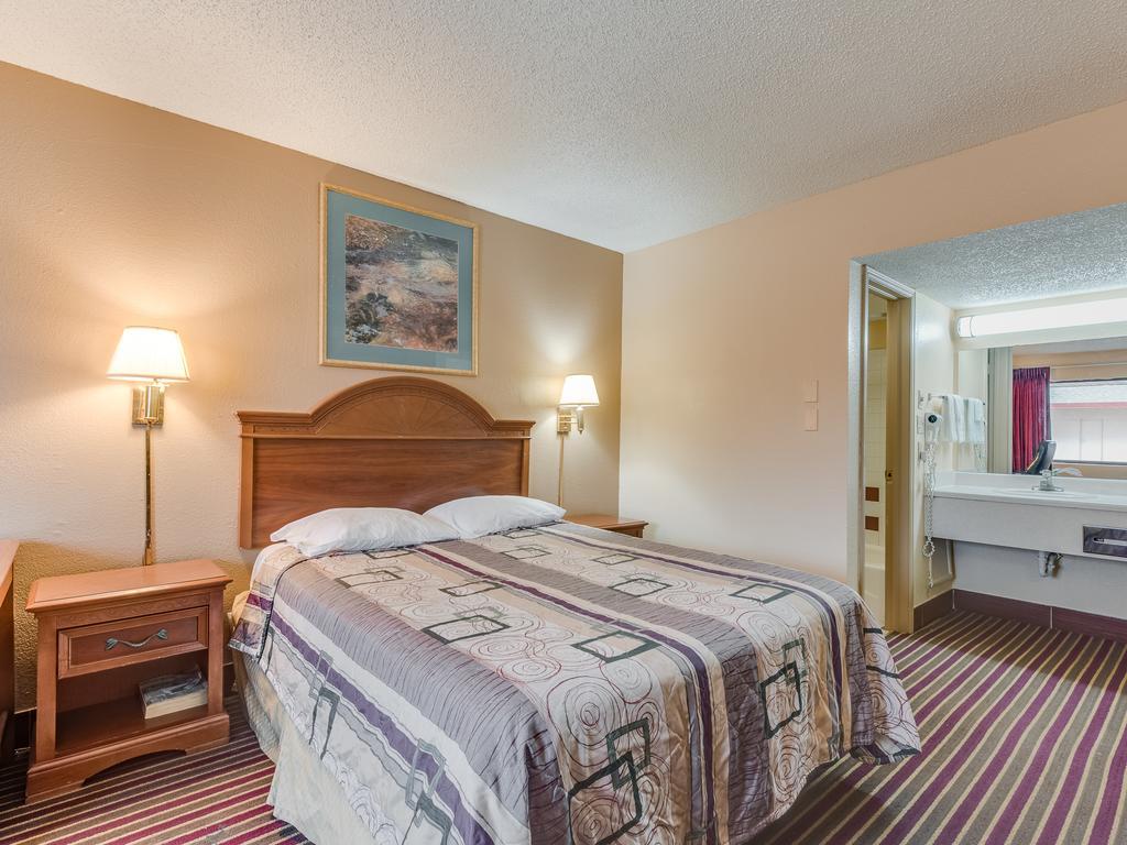 Travelers Inn Midwest City Exterior photo