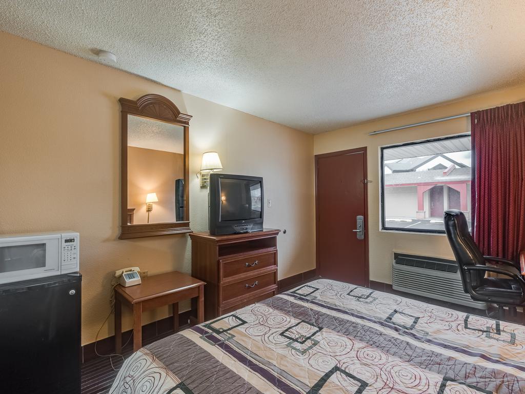 Travelers Inn Midwest City Exterior photo