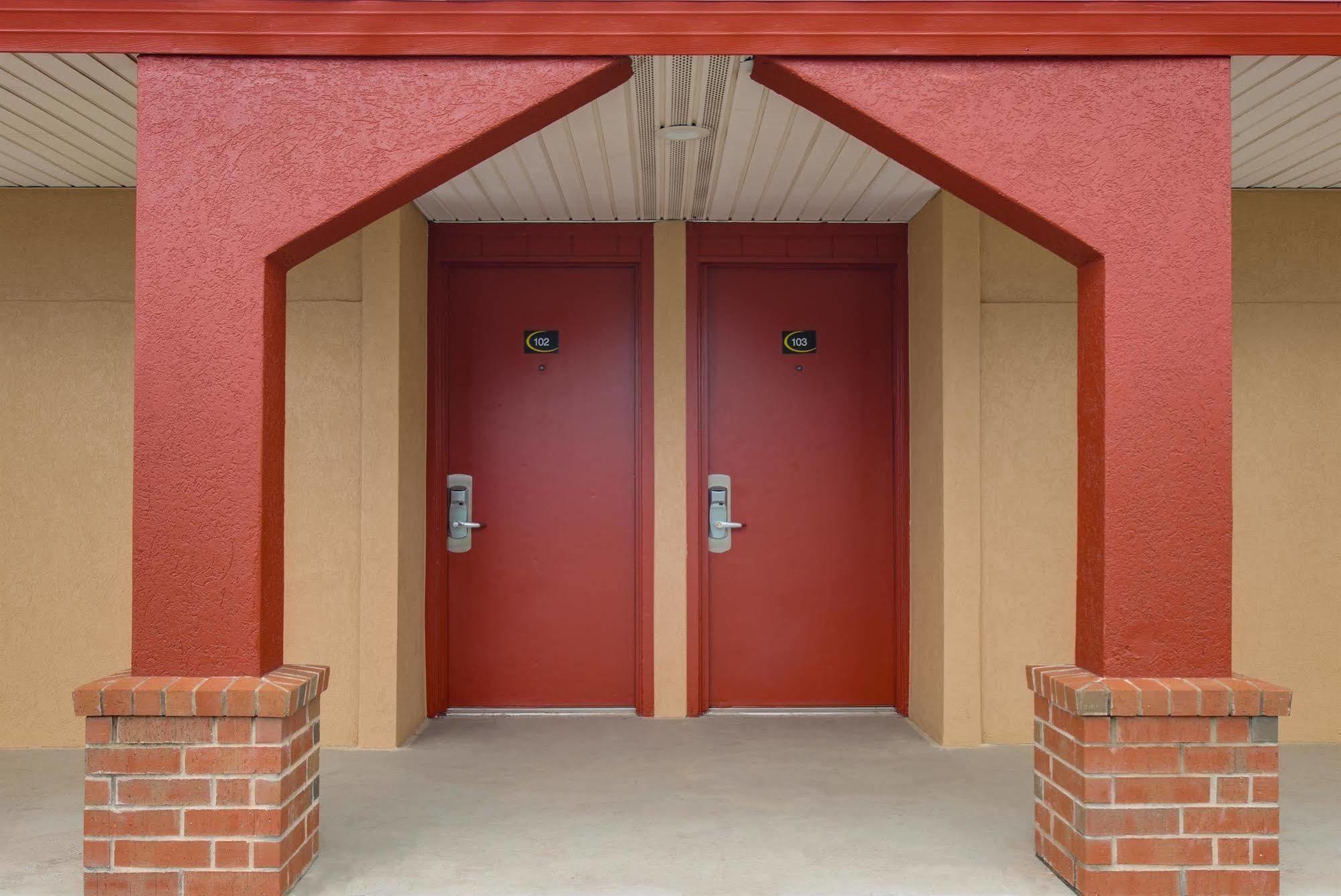 Travelers Inn Midwest City Exterior photo