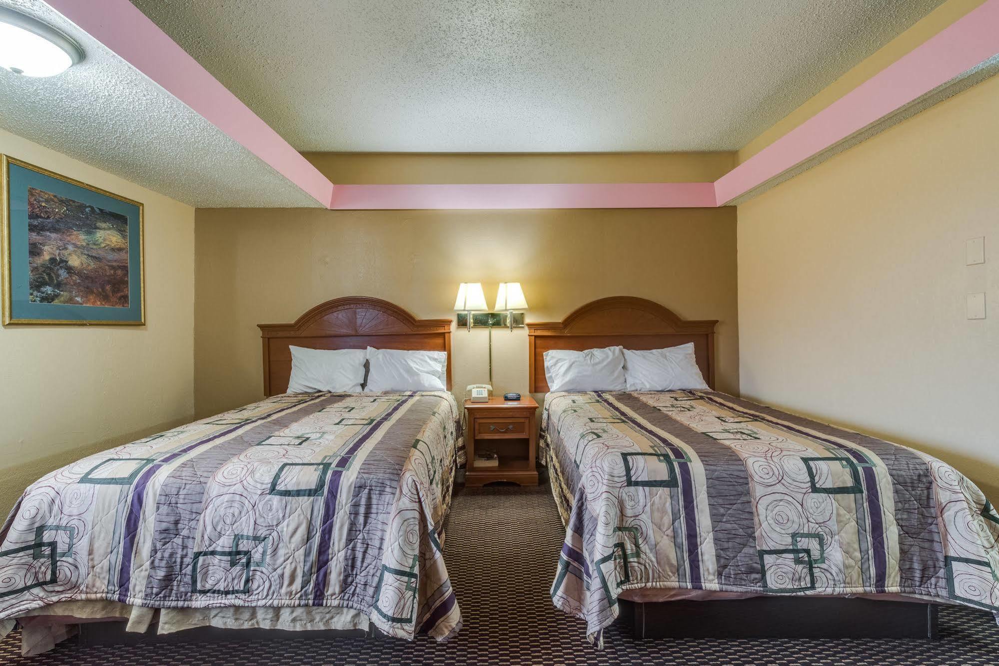 Travelers Inn Midwest City Exterior photo