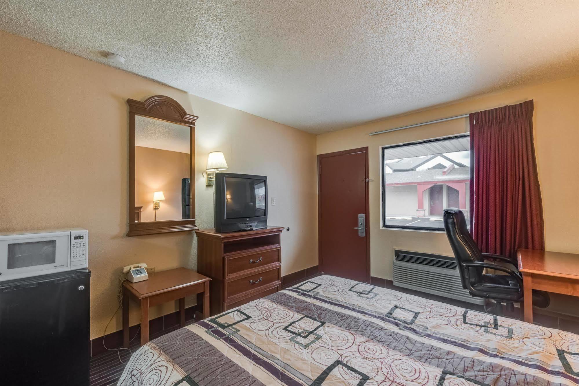 Travelers Inn Midwest City Exterior photo