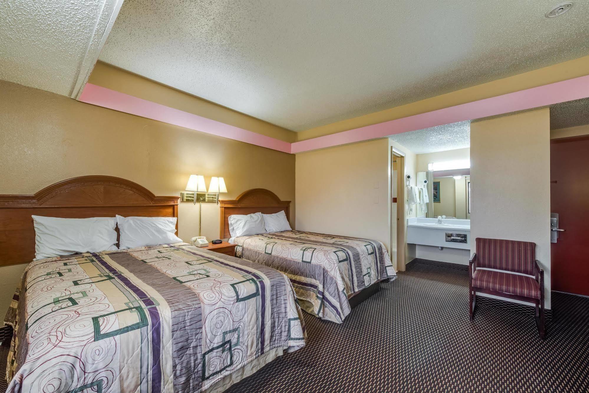 Travelers Inn Midwest City Exterior photo