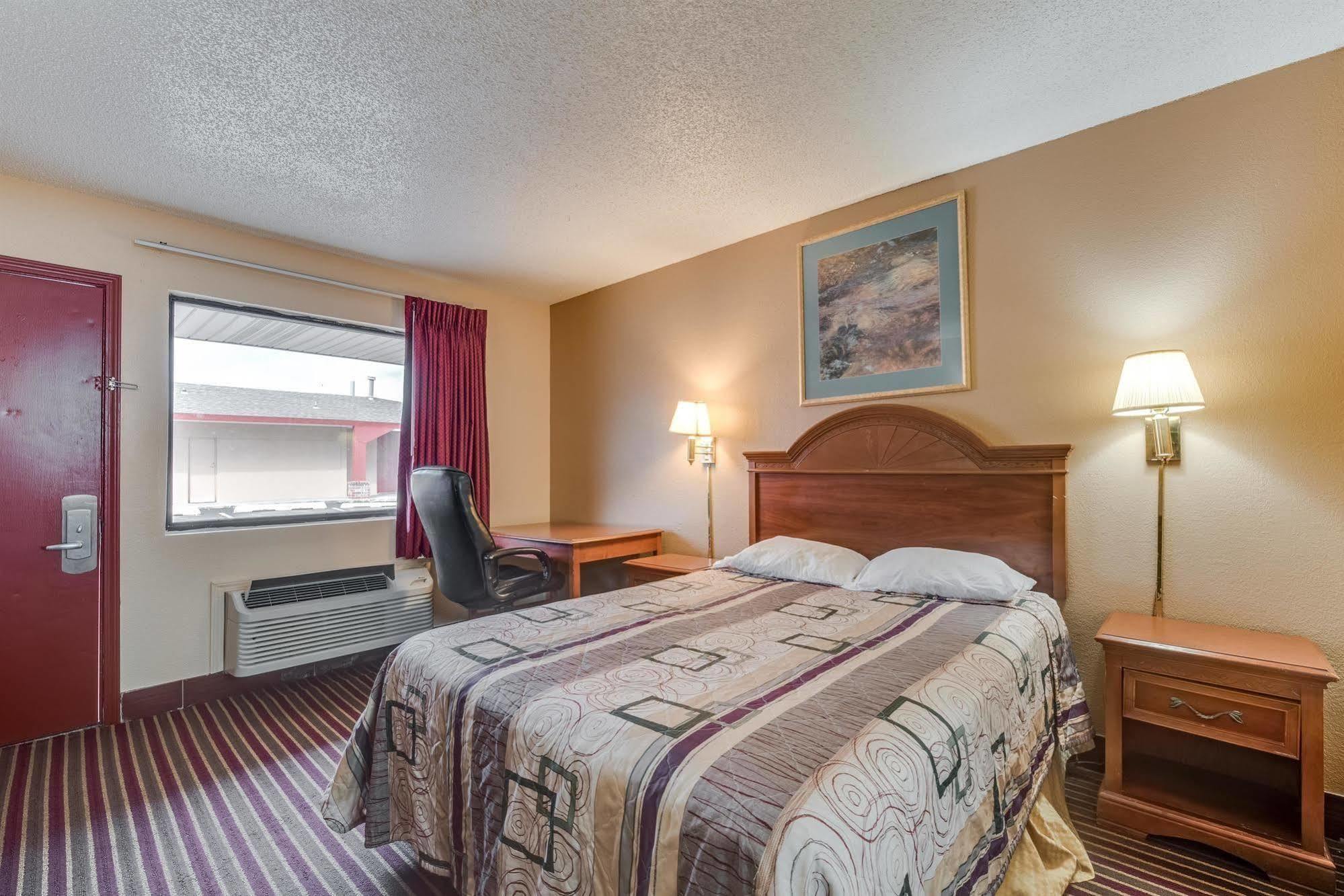 Travelers Inn Midwest City Exterior photo