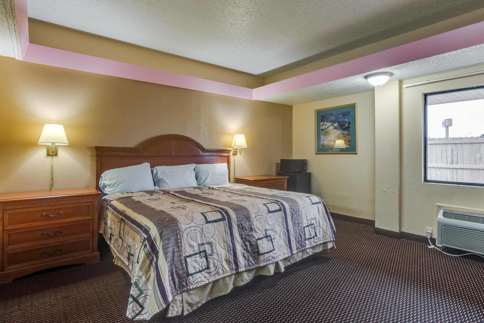 Travelers Inn Midwest City Exterior photo