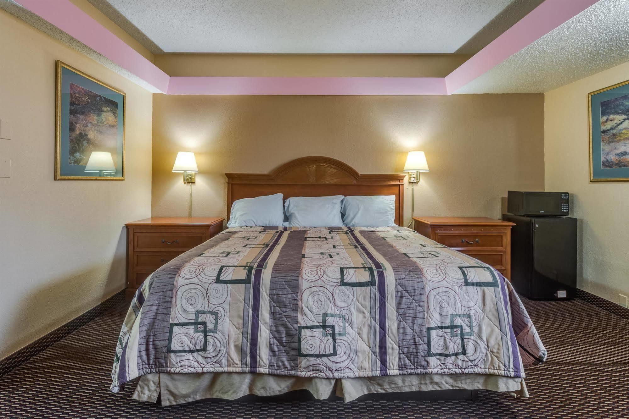 Travelers Inn Midwest City Exterior photo