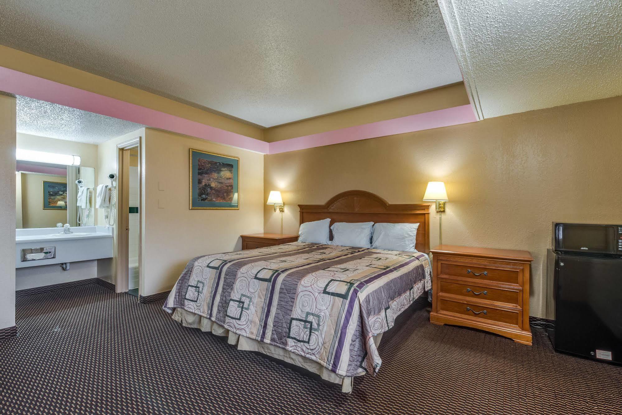Travelers Inn Midwest City Exterior photo