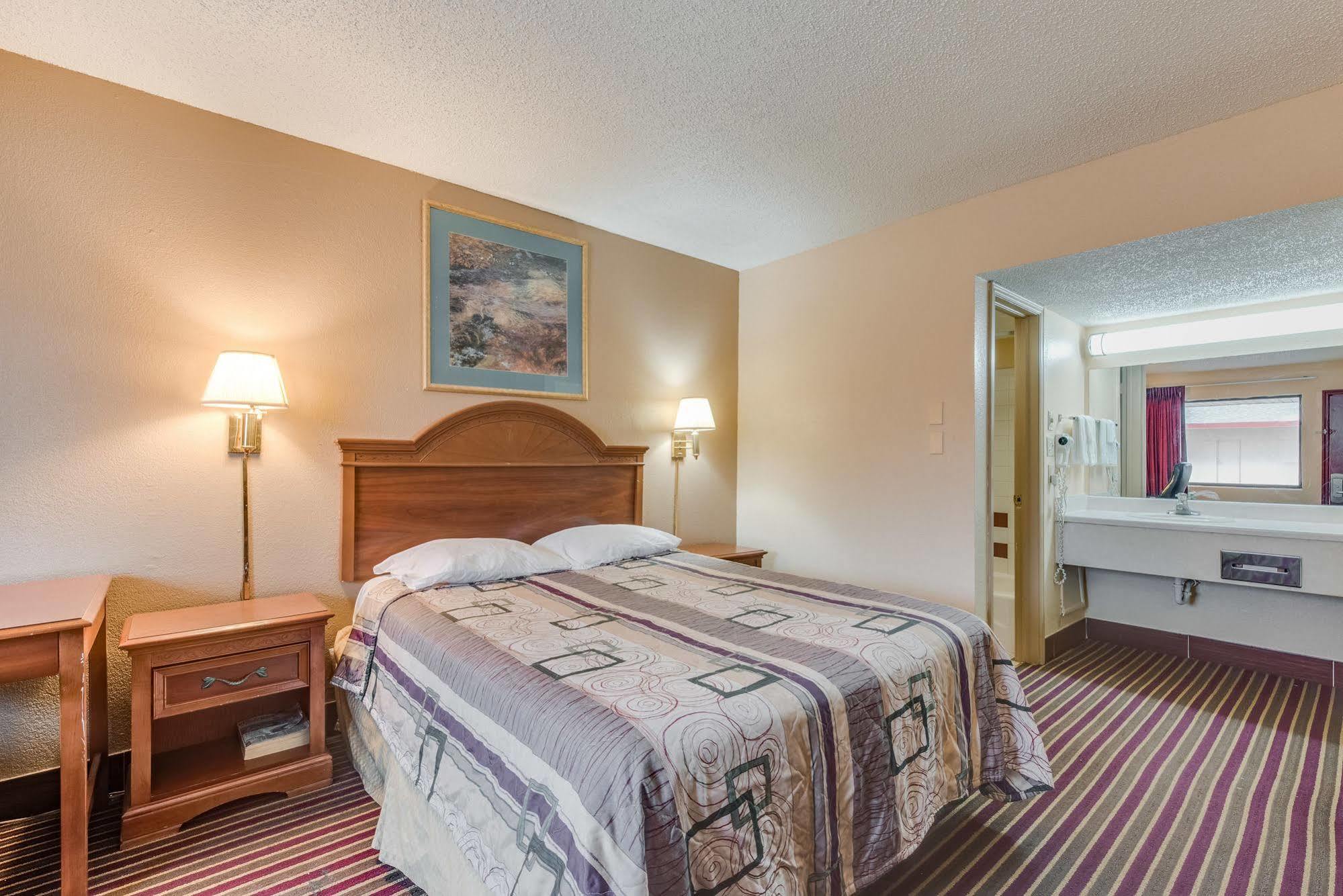 Travelers Inn Midwest City Exterior photo