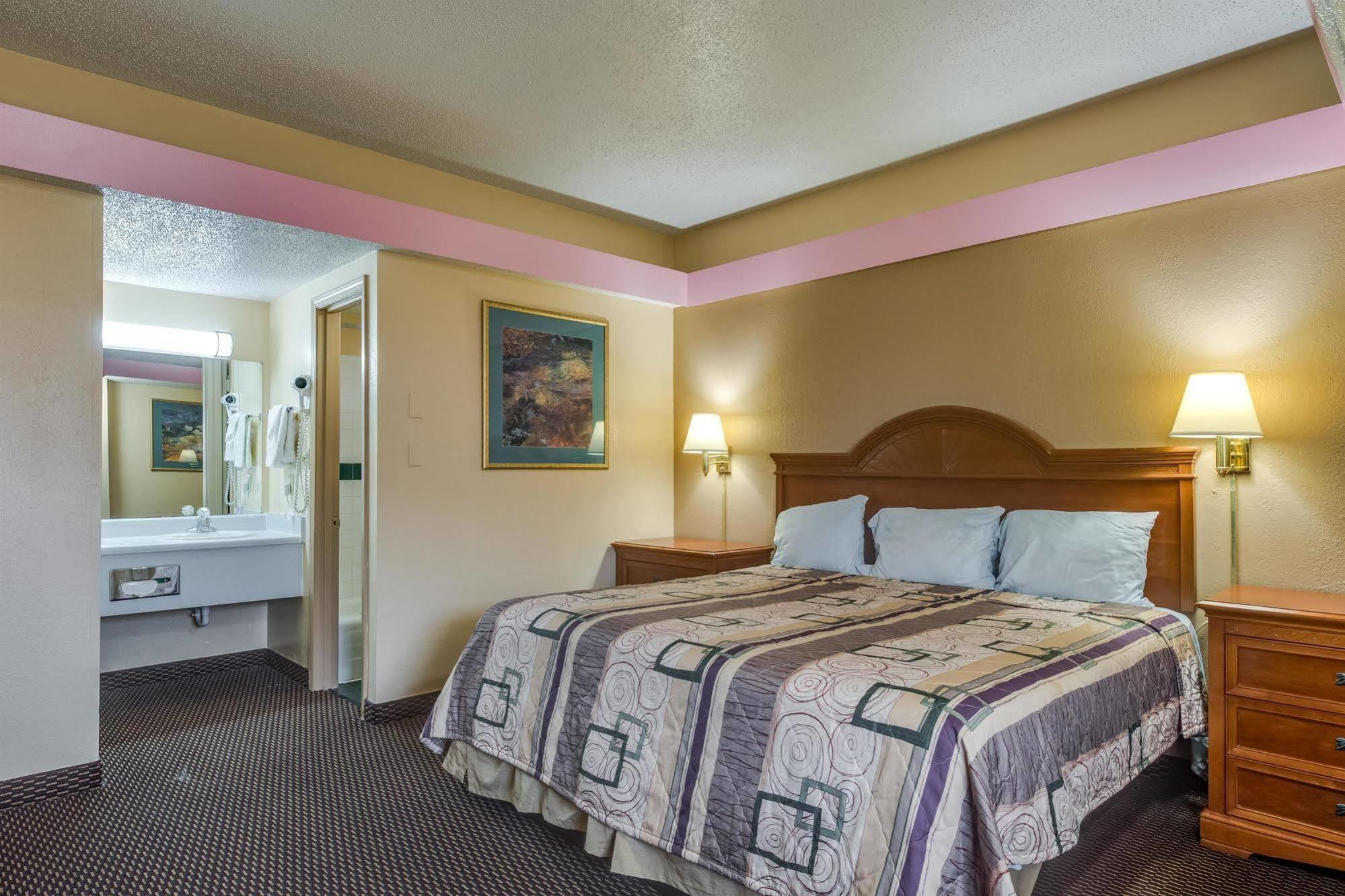 Travelers Inn Midwest City Exterior photo