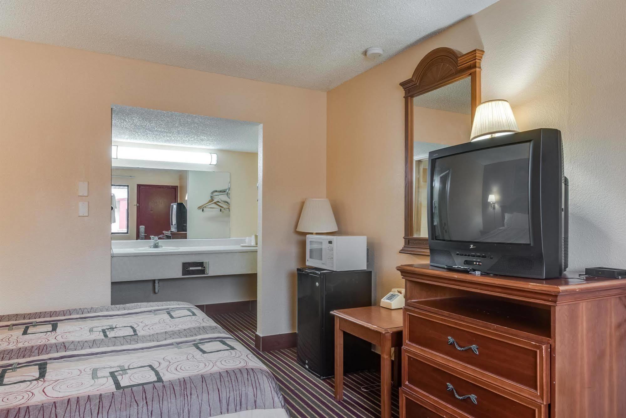 Travelers Inn Midwest City Exterior photo